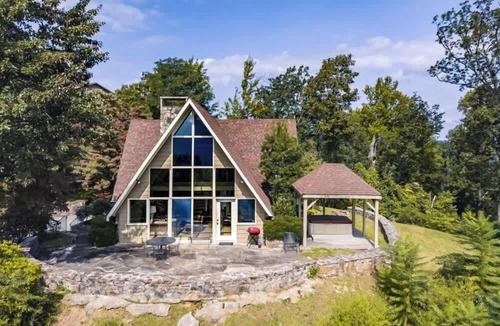 Chalet Village Cabin | EpicView | HotTub | PoolTable | free Dollywood tkt