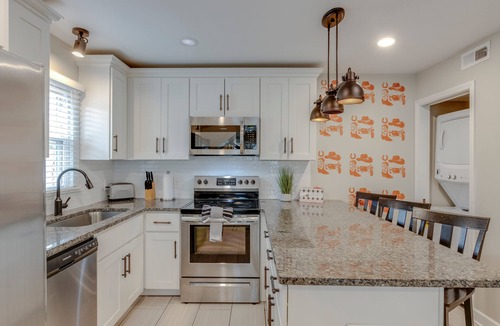 Hillsboro West End Condo | EV Charger/Safe Neighborhood/Near Downtown★2 Kings★Free Parking/W+D/Pets