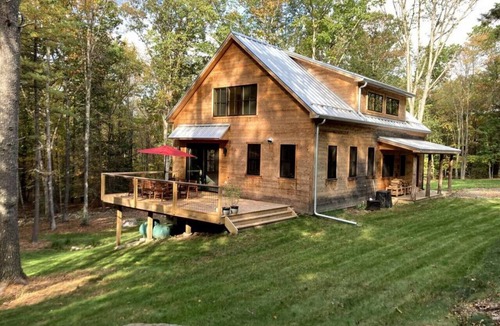 Accord House | Evergreen Cabin · Modern & Woodsy: Fireplace, WFH, Family-Friendly!