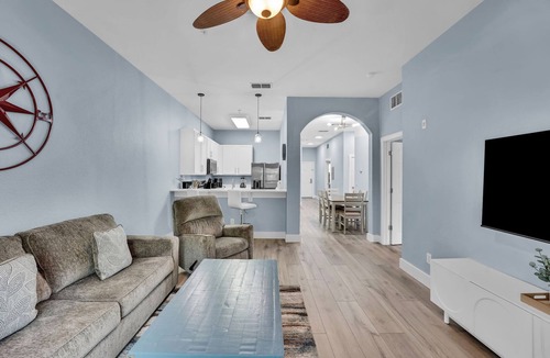 Bahama Bay Condo | Exclusive hot tub condo, 10 min to Disney