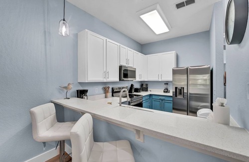 Bahama Bay Condo | Exclusive hot tub condo, 10 min to Disney