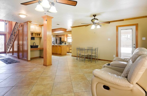 Texas City House | Expansive Home w/Pool Table ~ 15 Mi to Galveston!