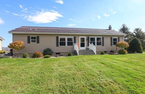 Town of Reading House | Explore + Relax: Gem Near Watkins State Park Gorge