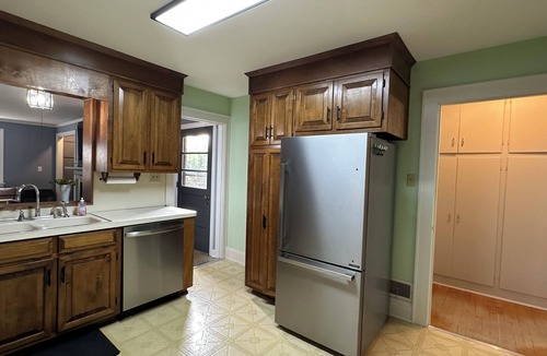 Oakwood Historic District House | Extended Stay NW Hickory 1 King and 2 Queen Beds, Workspace, Washer Dryer