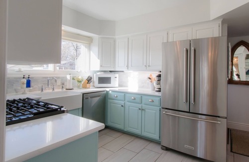 Central Colorado Springs House | Extremely Clean!🏡1928 Columbine Cottage-Hot Tub,Fire Pit,Hiking,Pikes Peak Views