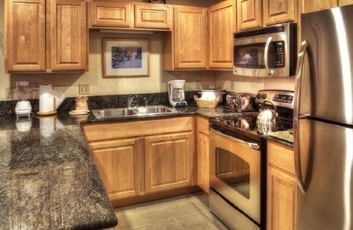 Four O'Clock Cabin | FABULOUS GRAND TIMBER LODGE SKI-IN/SKI-OUT 600 FEET FROM CHAIRLIFT SLEEPS 10