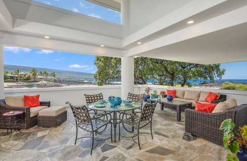 Kailua-Kona House | Fabulous Waterfront Modern Home on the Keiki Beach, Walking Distance to Town