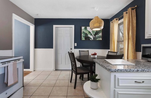 Olathe House | Family Friendly Home with King Beds and No Stairs