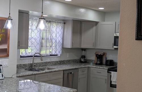 Palm Bay House | Family-friendly Quiet Near Beaches, Parks & Cities