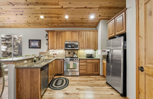 Kings Beach House | Family Getaway | Bunk Room, Queen Suite, Near Town, Dining & Lake Tahoe Fun