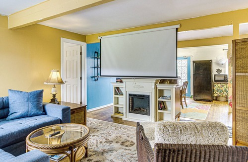 Mountain View House | Family Retreat in Mountain View: Pool & Hot Tub!