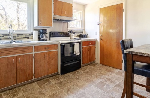 Rochester House | Family & Wellness Retreat Sleeps 10 Near Lake Ontario