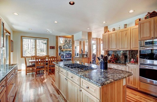 Boulder Ridge Cabin | Fantastic Mountain Retreat: Stunning Log Cabin with a Hot Tub in Breckenridge, CO