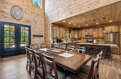 Gatlinburg - Pigeon Forge Cabin | Fantastic Wooden Cabin with Pool Table and Hot-tub in Sevierville, Tennessee