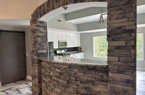 Austell Cabin | FIFA Fan Stylish Retreat Lodge in Heart of it All! 9.4 miles from the Stadium.