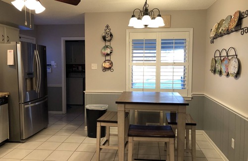 Ellendale House | Filmed in movie-Large Quiet 5 BR, 2.5 Bath, 8 beds with King Next to Germantown