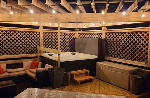 Hammondsport House | Finger Lakes Retreat! Hot tub, SAUNA, country views!