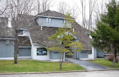 Killington Condo | FirBear- AC, Pool, Hot Tub, Sauna, Tennis, Gym