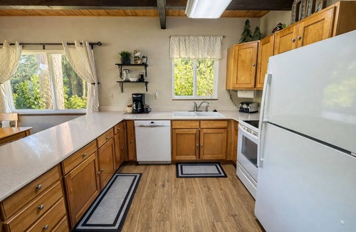 Leavenworth Cabin | Fish Lake | Dock | Hot tub | Dogs | View | Game Rm