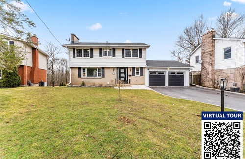 Kingston House | Five star equipped 4 bedroom plus pull out in bsmt, near lake, downtown/Queen's