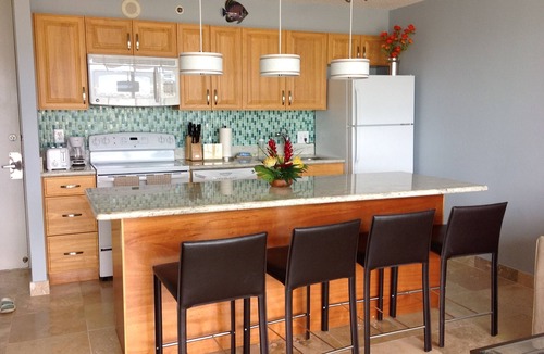 Waikiki Condo | Fully Remodelled View Condo Near Waikiki Beach with Free Parking/WiFi