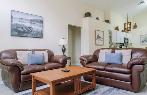 Lake Berkley Villa | Fun Packed 5 Bedroom Villa with Private Pool/Spa, Games Room & Grill