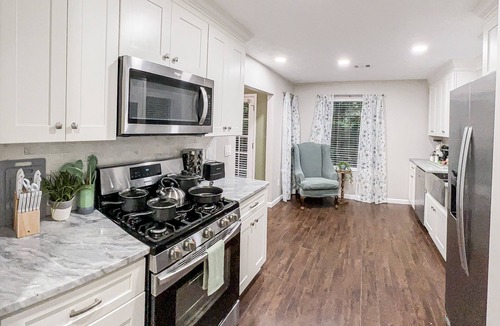 Tucker House | Game Room ! King Bed ! Near ATL ! Fenced Yard W/Deck BBQ