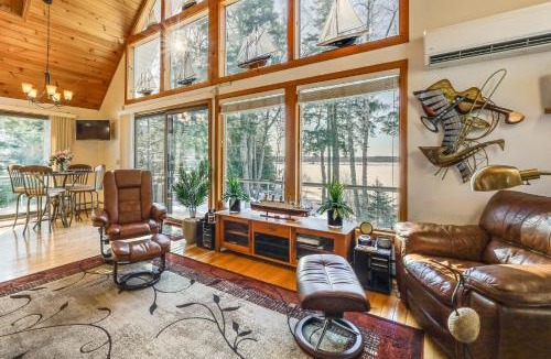 Dedham House | Gateway to Acadia! Green Lake Home w/Hot Tub