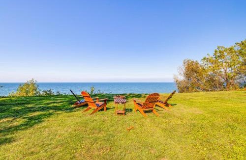 Wilson House | Gateway to Niagara Falls! Home Above Lake Ontario