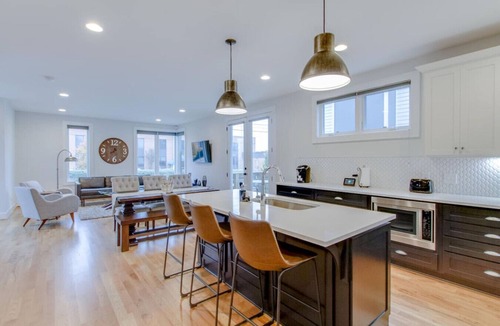 Salemtown House | Germantown Walk - Large Home - Mins To Downtown