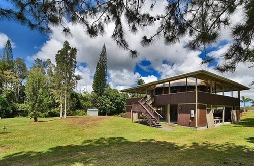 Hawaiian Acres Cottage | "Glamping" at its finest with wrap around lanai and jetted tub
