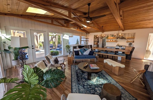 Barton Hills House | Glass Treehouse NEXT LEVEL Austin OUTDOOR ADVENTURE-POOL-Exotic vibe & Parkside