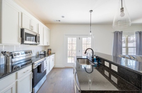 Lakewood House | Gorgeous brand-new brick townhome by Old Hickory Lake. 3-min drive and walking distance to lake, boat rentals and water sport entertainment. 12-min drive to Nashville International Airport. Easy commute to Downtown Nashville, Grand Ole Opry, Opry Mil