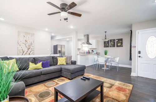 Southwestern House | Gorgeous Camp Creek 3BD w/Basement Game Room