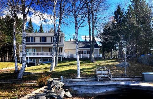 Beaver Cove House | Gorgeous Cottage with Hot-tub and Games in Beaver Cove, Maine
