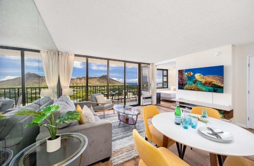 Waikiki Apartment | Gorgeous Diamond Head Views from 34FL with Free Parking