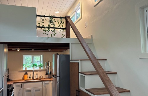 Hilo Cabin | Gorgeous Eco Tiny Home on Organic Farm Within 5 Minutes of Downtown Hilo.