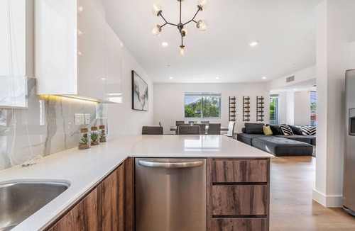 Valley Village House | Gorgeous/Modern 4bdr townhouse