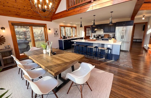 Windham Ski Chalet | Gorgeous Modern Lodge - Mt View, Hot Tub, Firepit, Game Rm - 5 Min to Skiing