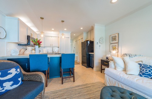 Kailua-Kona Condo | Gorgeous remodeled condo Oceanfront! SUNSET!