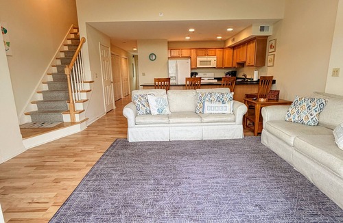 Alexandria Bay House | Gorgeous Townhouse & Boathouse in Cozy Carnegie Bay