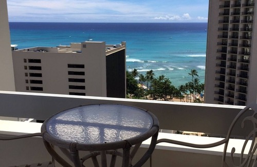 Waikiki Condo | Great Ocean View/500 Ft to Waikiki Beach. Affordable one bedroom condo w/kitchen