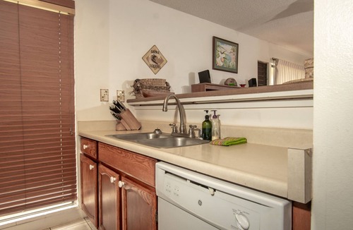 Maunaloa Condo | Ground-Floor Condo w/ Garden Patio & Shared Pool/Hot Tub/Tennis - Walk to Beach!