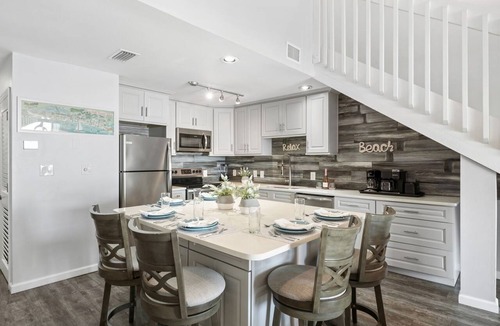 Laguna Beach Condo | Gulf Front Retreat with 2 King Suites and Views