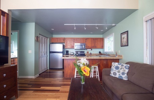 Keaau House | Hale Honu 2 Bedroom Home by RedAwning
