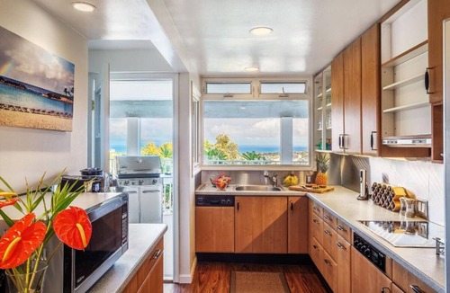 St Louis Heights House | Hale Lilikoi: Stunning 4BR Ocean View Home w/Private Hot Tub!
