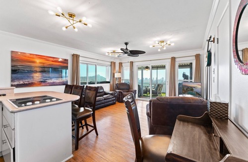 Waikiki House | Hale Ohana: The Ultimate 7BR/6BA Estate for Large Groups w/2 Hot Tubs!