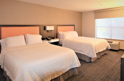 Seal Beach Hotel | Hampton Inn & Suites Seal Beach