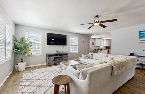 Hanahan House | Hanahan home with close proximity to Park Circle, WiFi & dog-friendly