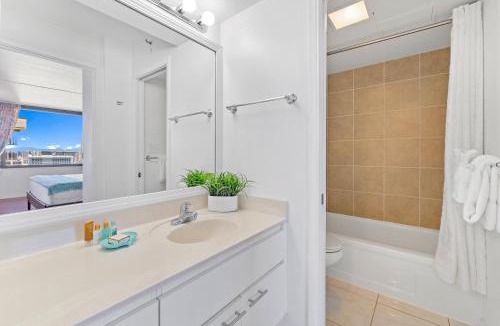 Waikiki Apartment | Hawaii Dream Escape, Ocean Views & Free Parking